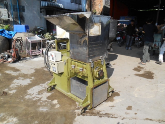 เครื่องโม่พลาสติก เครื่องนำเข้าจากประทศญี่ปุ่น พร้อมใช้งาน