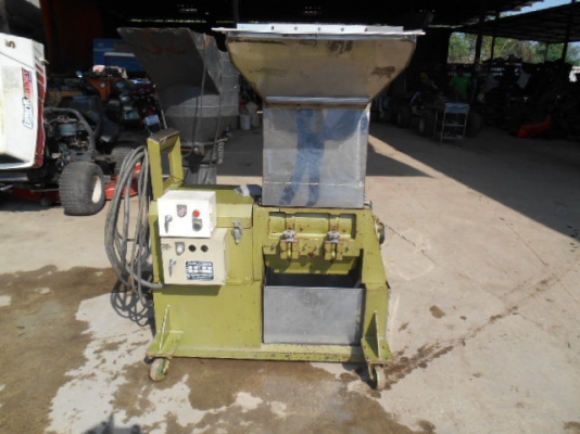 เครื่องโม่พลาสติก เครื่องนำเข้าจากประทศญี่ปุ่น พร้อมใช้งาน