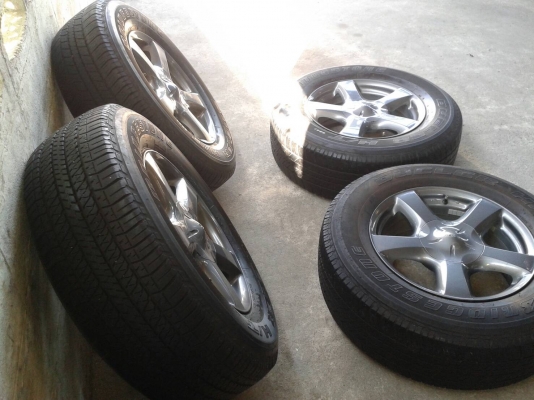 ล้ออีสุ ขอบ17นิ้ว6รู พร้อมยาง ชุดนี้ ราคา 6900 บาท