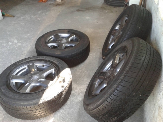 ล้ออีสุ ขอบ17นิ้ว6รู พร้อมยาง ชุดนี้ ราคา 6900 บาท