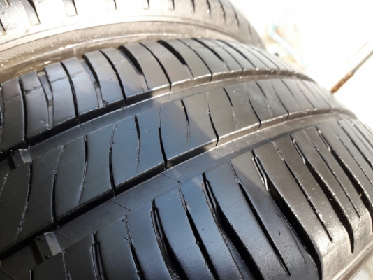 ยางMICHELIN รุ่น ENERGY xm2  185 60R15 สัปดาห์ที่27ปี2015 ลงพื้นปลายปี2015สภาพสวย ดอกเยอะมากๆ