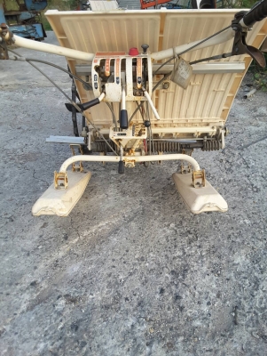 ขายรถดำนาสองแถวสภาพเก่านอกพร้อมใช้ ยี่ห้อคูโบต้า ราคา8,500 ขายรถดำนาสองแถวสภาพเก่านอกพร้อมใช้ ยี่ห้อคูโบต้า ราคา8,500