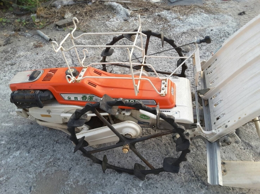 ขายรถดำนาสองแถวสภาพเก่านอกพร้อมใช้ ยี่ห้อคูโบต้า ราคา8,500 ขายรถดำนาสองแถวสภาพเก่านอกพร้อมใช้ ยี่ห้อคูโบต้า ราคา8,500