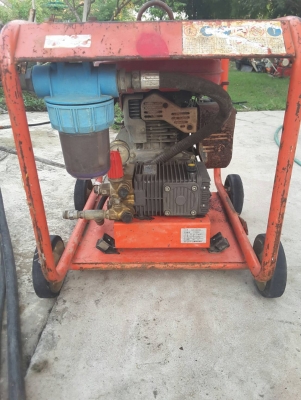 ขายปั้มฉีดน้ำแรงดันสูงสภาพเก่านอกพร้อมใช้ราคา12000มีหลายตัวพร้อมใช้