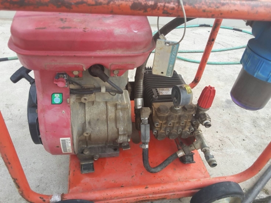 ขายปั้มฉีดน้ำแรงดันสูงสภาพเก่านอกพร้อมใช้ราคา12000มีหลายตัวพร้อมใช้