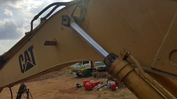 ขายรถขุดแบ็คโค CAT E200B เครื่อง6BG1เทอร์โบว์ช่วงล่างดี ทำงานปกติ