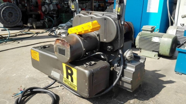 SOLD ** ลดราคาท้าฝน!! **รอกสลิงไฟฟ้าญี่ปุ่น Mitsubishi 1000 kg รุ่น R-1-LM3 แบบ 4 ทิศทาง สลิงยาว 6 เมตร ไฟตรง 380V สภาพสวยพร้อมใช้