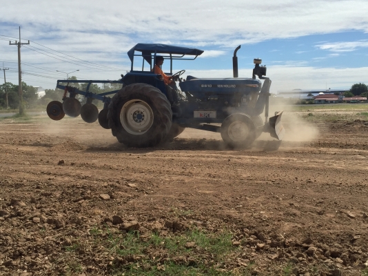 ขายรถไถFORD -77 (ราคา 248,000บาท) มีภาพวีดีโอ รถสภาพ พร้อมใช้งาน อุปกรณ์ครบพร้อม มีใบมีดดันหน้า ผานสภาพดีเครื่องแรงดี ระบบไฮดรอลิกส์ดี คูณ ชัยยา โทร 081-9972972 089-8451778