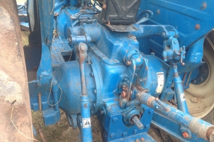 ขายรถไถFORD -77 (ราคา 248,000บาท) มีภาพวีดีโอ รถสภาพ พร้อมใช้งาน อุปกรณ์ครบพร้อม มีใบมีดดันหน้า ผานสภาพดีเครื่องแรงดี ระบบไฮดรอลิกส์ดี คูณ ชัยยา โทร 081-9972972 089-8451778