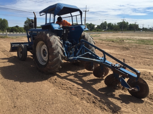 ขายรถไถFORD -77 (ราคา 248,000บาท) มีภาพวีดีโอ รถสภาพ พร้อมใช้งาน อุปกรณ์ครบพร้อม มีใบมีดดันหน้า ผานสภาพดีเครื่องแรงดี ระบบไฮดรอลิกส์ดี คูณ ชัยยา โทร 081-9972972 089-8451778