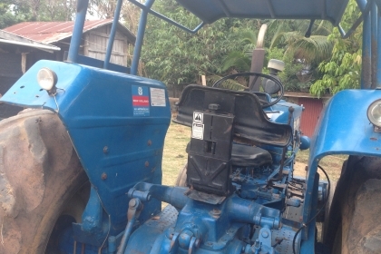 ขายรถไถFORD -77 (ราคา 248,000บาท) มีภาพวีดีโอ รถสภาพ พร้อมใช้งาน อุปกรณ์ครบพร้อม มีใบมีดดันหน้า ผานสภาพดีเครื่องแรงดี ระบบไฮดรอลิกส์ดี คูณ ชัยยา โทร 081-9972972 089-8451778