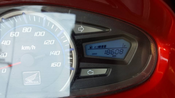 HONDA PCX 150i IDLING STOP  สภาพนางฟ้าสวยมาก ไมล์แท้ วิ่งน้อย 1X,XXX ฟรีค่าโอน