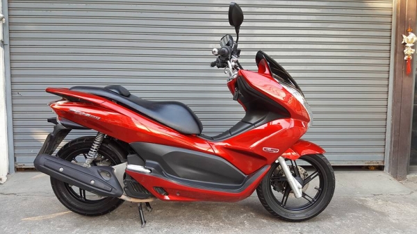 HONDA PCX 150i IDLING STOP  สภาพนางฟ้าสวยมาก ไมล์แท้ วิ่งน้อย 1X,XXX ฟรีค่าโอน