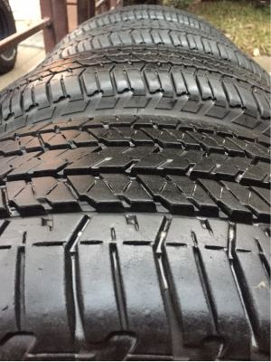 ยาง Bridgestone 265 60 18 ปลายปี14 ดอกเต็ม ไม่มีปะ ใช้ยาว ราคาไม่แพง