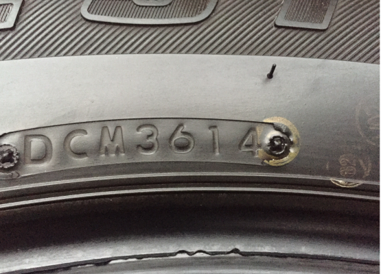 ยาง Bridgestone 265 60 18 ปลายปี14 ดอกเต็ม ไม่มีปะ ใช้ยาว ราคาไม่แพง