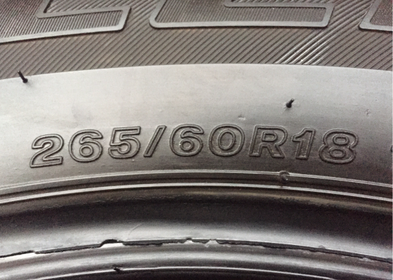 ยาง Bridgestone 265 60 18 ปลายปี14 ดอกเต็ม ไม่มีปะ ใช้ยาว ราคาไม่แพง