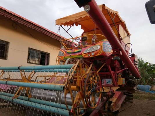 ขายรถเกี่ยว เกษตรพัฒนาปี56 ปลดหนี้hino jo8c260 พร้อมเทรลเลอร์หัวยาว 145พร้อมใช้งานทะเบียนครบ พร้อมใช้งาน