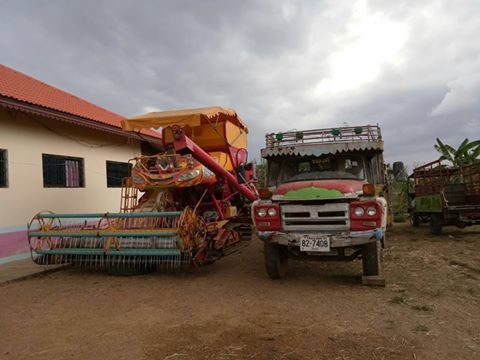 ขายรถเกี่ยว เกษตรพัฒนาปี56 ปลดหนี้hino jo8c260 พร้อมเทรลเลอร์หัวยาว 145พร้อมใช้งานทะเบียนครบ พร้อมใช้งาน