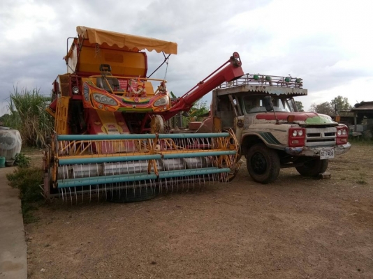 ขายรถเกี่ยว เกษตรพัฒนาปี56 ปลดหนี้hino jo8c260 พร้อมเทรลเลอร์หัวยาว 145พร้อมใช้งานทะเบียนครบ พร้อมใช้งาน