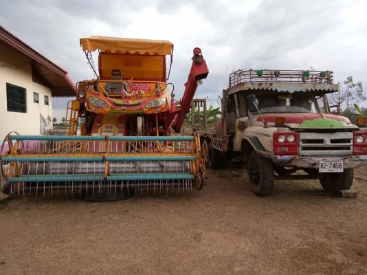 ขายรถเกี่ยว เกษตรพัฒนาปี56 ปลดหนี้hino jo8c260 พร้อมเทรลเลอร์หัวยาว 145พร้อมใช้งานทะเบียนครบ พร้อมใช้งาน