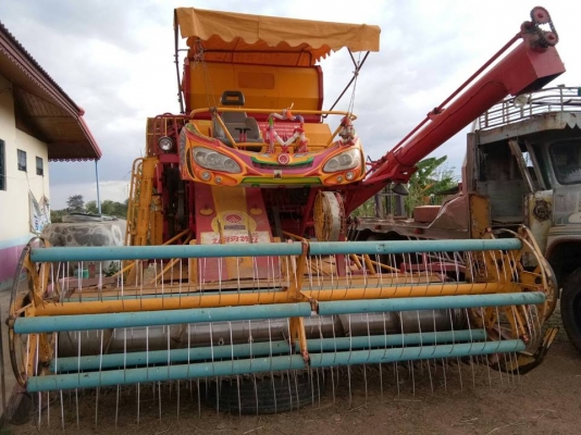 ขายรถเกี่ยว เกษตรพัฒนาปี56 ปลดหนี้hino jo8c260 พร้อมเทรลเลอร์หัวยาว 145พร้อมใช้งานทะเบียนครบ พร้อมใช้งาน