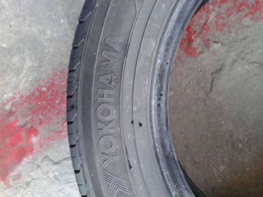 185/60R15  YOKOHAMA ชุด 4 เส้น  tel. 081-427-3941