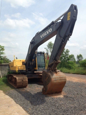 ขายรถแบคโฮ VOLVO EC210B ไมล์ 4372 ชม.ราคา 1700000 ขายรถแบคโฮ VOLVO EC210B ไมล์ 4372 ชม.ราคา 1700000