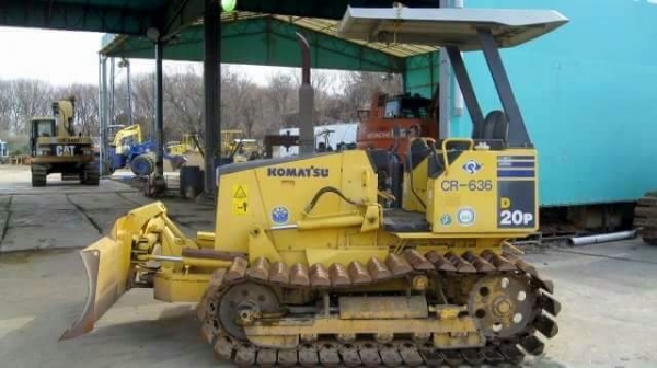 ขายรถดัน KOMATSU D20P-7E  เก่าญี่ปุ่นแท้..สภาพสวย..ชั่วโมงน้อย....ลองระบบกันได้ทุกวัน โทร  089-3818694 ดวงนภา