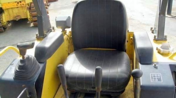 ขายรถดัน KOMATSU D20P-7E  เก่าญี่ปุ่นแท้..สภาพสวย..ชั่วโมงน้อย....ลองระบบกันได้ทุกวัน โทร  089-3818694 ดวงนภา