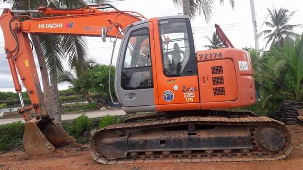 ขายHITACHI ZX135US  เก่าญี่ปุ่นแท้  สภาพสวย...เครื่องปั๊มดี  มีลายแย๊ก...ลองระบบกันได้ทุกวัน...โทร..089-3818694  ดวงนภา