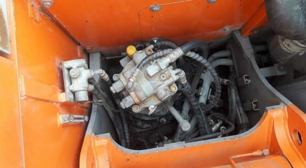 ขายHITACHI ZX135US  เก่าญี่ปุ่นแท้  สภาพสวย...เครื่องปั๊มดี  มีลายแย๊ก...ลองระบบกันได้ทุกวัน...โทร..089-3818694  ดวงนภา