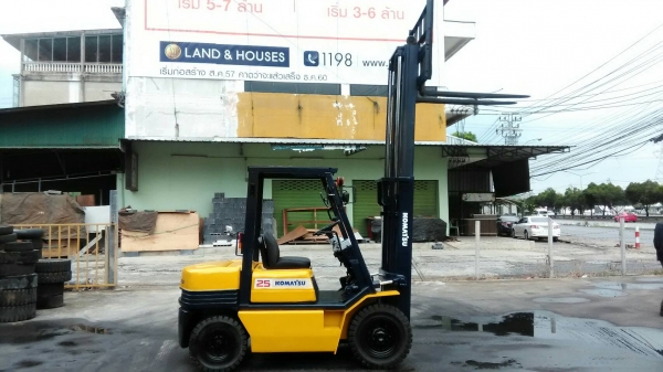 Komatsu FD25-11ขนาด2.5ตัน เสาสูง3เมตร เกียร์ออโต้ เครื่องยนต์ดีเซล4D95 ยางตันใหม่4เส้น ราคาต่อรองได้0816161541