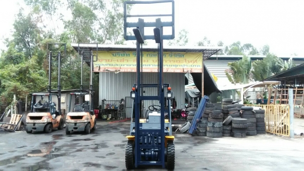 Komatsu FD25-11ขนาด2.5ตัน เสาสูง3เมตร เกียร์ออโต้ เครื่องยนต์ดีเซล4D95 ยางตันใหม่4เส้น ราคาต่อรองได้0816161541