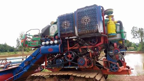 รถเกี่ยวข้าวศักพัฒนา