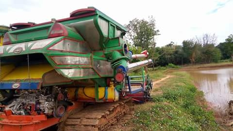 รถเกี่ยวข้าวศักพัฒนา