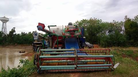 รถเกี่ยวข้าวศักพัฒนา