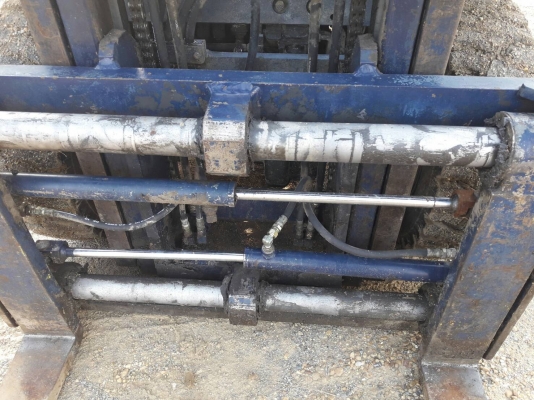 ขายรถยก KOMATSU FG20-11 เครื่องเบนซิน เกียร์ธรรมดา เสาสูง 3 เมตร ยกได้ 2 ตัน ติดต่อ 098-7962549 ขายรถยก KOMATSU FG20-11 เครื่องเบนซิน เกียร์ธรรมดา เสาสูง 3 เมตร ยกได้ 2 ตัน ติดต่อ 098-7962549