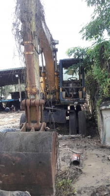 รถขุดล้อยาง PW100-3 ซื้อรถนอกมาจอดทิ้งไว้ข้างโกดัง มีลายเจาะ.. เสร็จงานแล้วจอด มีเอกสาร..