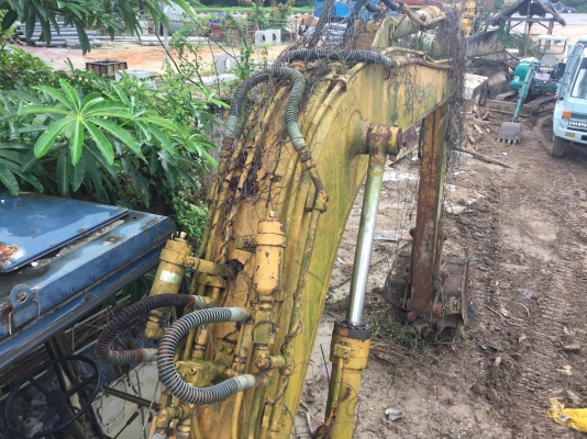 รถขุดล้อยาง PW100-3 ซื้อรถนอกมาจอดทิ้งไว้ข้างโกดัง มีลายเจาะ.. เสร็จงานแล้วจอด มีเอกสาร..