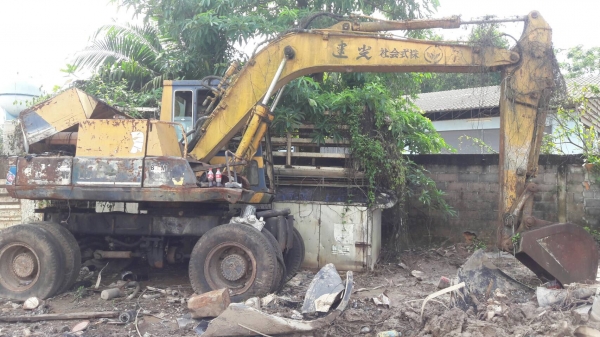 รถขุดล้อยาง PW100-3 ซื้อรถนอกมาจอดทิ้งไว้ข้างโกดัง มีลายเจาะ.. เสร็จงานแล้วจอด มีเอกสาร..