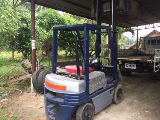 โคมัสสุ  1.5ตัน.  เสาสูง3เมตร.  ใช้งานได้มีกะบะยกพร้อมขาย 55000