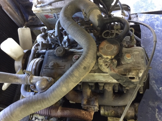 โคมัสสุ  1.5ตัน.  เสาสูง3เมตร.  ใช้งานได้มีกะบะยกพร้อมขาย 55000