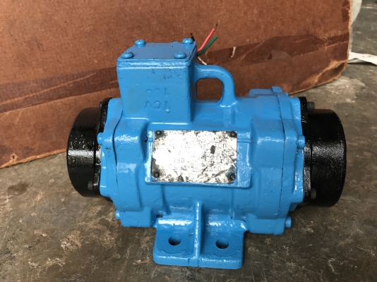 ขายมอเตอร์สั่น-เขย่า Tokyo Vibrator 1/4HP. 380V made in Japan สภาพดี(ทำสีใหม่) เดิมๆ วิ่งนิ่ม สั่นแรง พร้อมใช้งาน ขายมอเตอร์สั่น-เขย่า Tokyo Vibrator 1/4HP. 380V made in Japan สภาพดี(ทำสีใหม่) เดิมๆ วิ่งนิ่ม สั่นแรง พร้อมใช้งาน