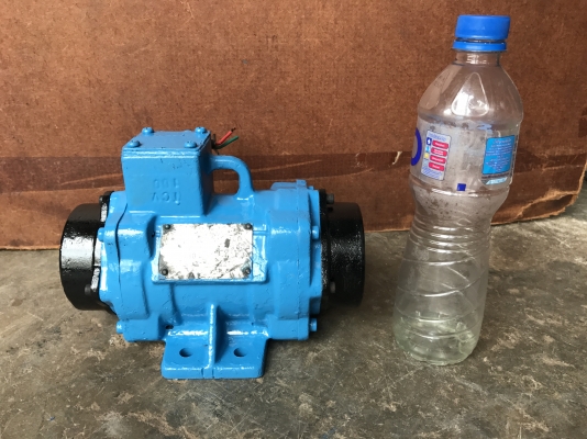 ขายมอเตอร์สั่น-เขย่า Tokyo Vibrator 1/4HP. 380V made in Japan สภาพดี(ทำสีใหม่) เดิมๆ วิ่งนิ่ม สั่นแรง พร้อมใช้งาน