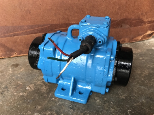 ขายมอเตอร์สั่น-เขย่า Tokyo Vibrator 1/4HP. 380V made in Japan สภาพดี(ทำสีใหม่) เดิมๆ วิ่งนิ่ม สั่นแรง พร้อมใช้งาน ขายมอเตอร์สั่น-เขย่า Tokyo Vibrator 1/4HP. 380V made in Japan สภาพดี(ทำสีใหม่) เดิมๆ วิ่งนิ่ม สั่นแรง พร้อมใช้งาน