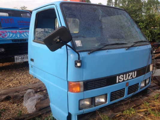 หัวรถNKR เก็บสีเก็บงานแล้ว เบาะหุ้มใหม่