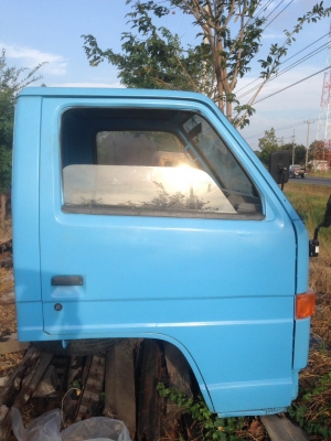 หัวรถNKR เก็บสีเก็บงานแล้ว เบาะหุ้มใหม่