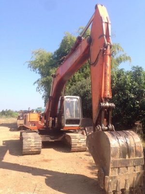 ขายรถแบคโคฮิตาชิ HITACHI EX200-1 ซีเรียลสูงรถพร้อมใช้งาน ราคาคุยกันได้ครับ