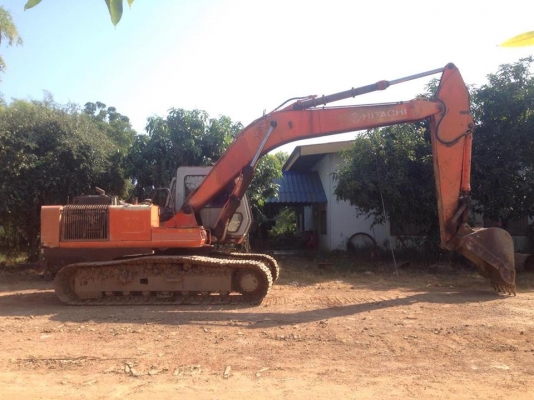 ขายรถแบคโคฮิตาชิ HITACHI EX200-1 ซีเรียลสูงรถพร้อมใช้งาน ราคาคุยกันได้ครับ