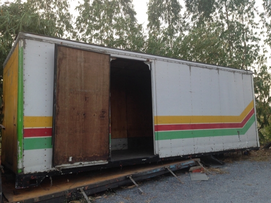 ตู้แห้งบรรทุกสินค้ายาว7เมตรกว่า พร้อมใช้งาน